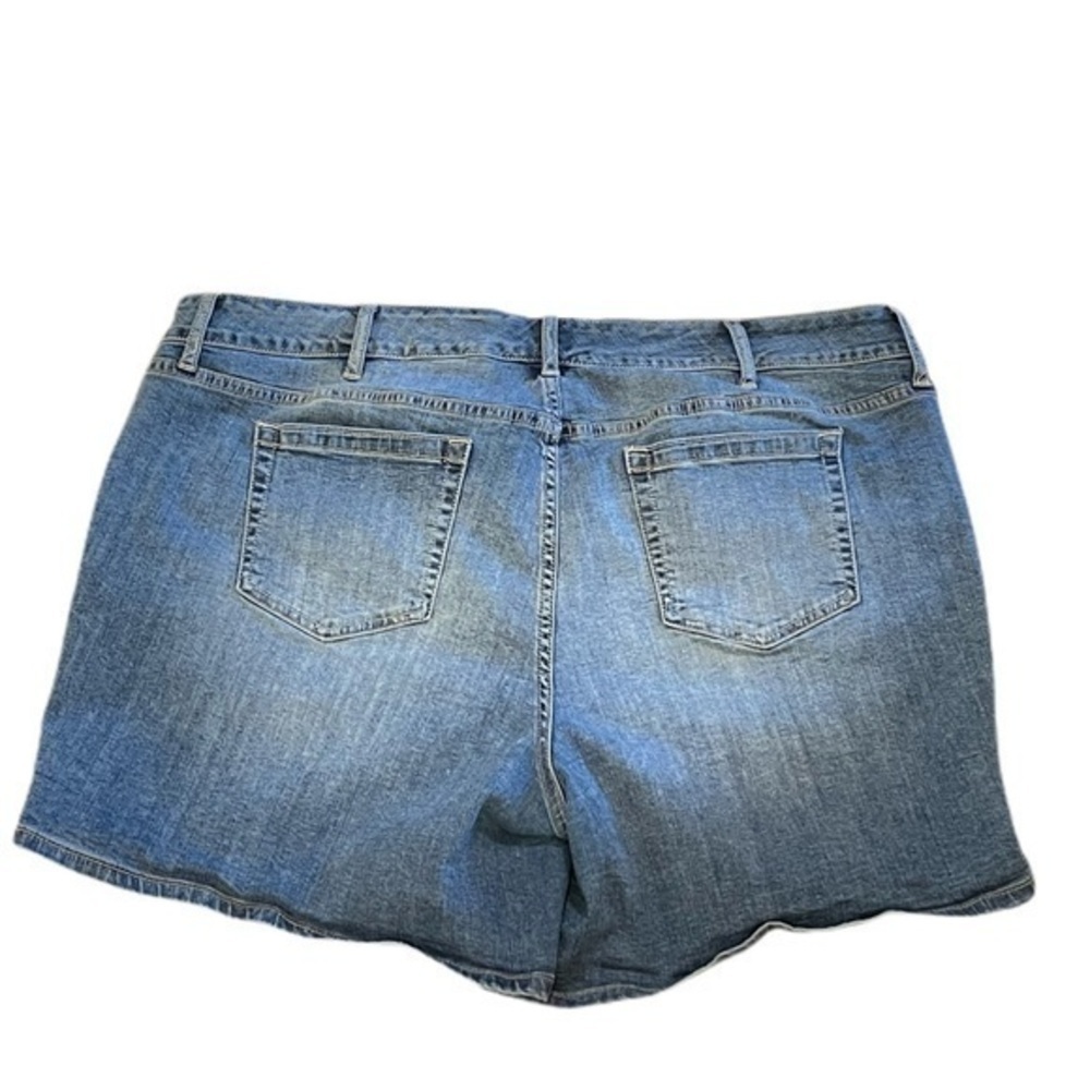 Torrid 24 Vintage Stretch Skinny Light Wash Shorts - Picture 2 of 2